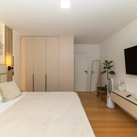 Lägenhet Secret Garden By Belmont Realty