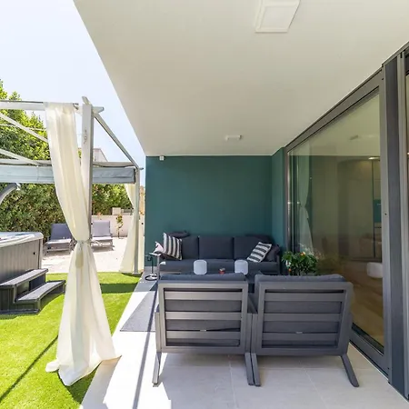Secret Garden By Belmont Realty Apartman