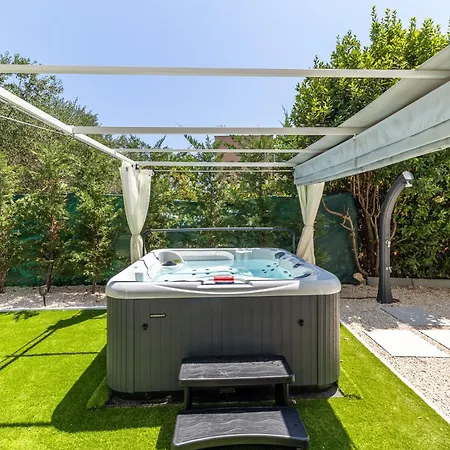 Lägenhet Secret Garden By Belmont Realty *